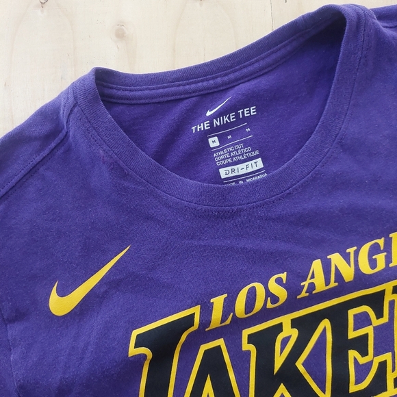 Los Angeles Lakers TShirt NIKE 23 " James" Drifit Men Sz M.      (A) - Picture 4 of 5